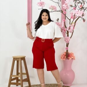 Calça Pantacourt com Fivela Quadrada