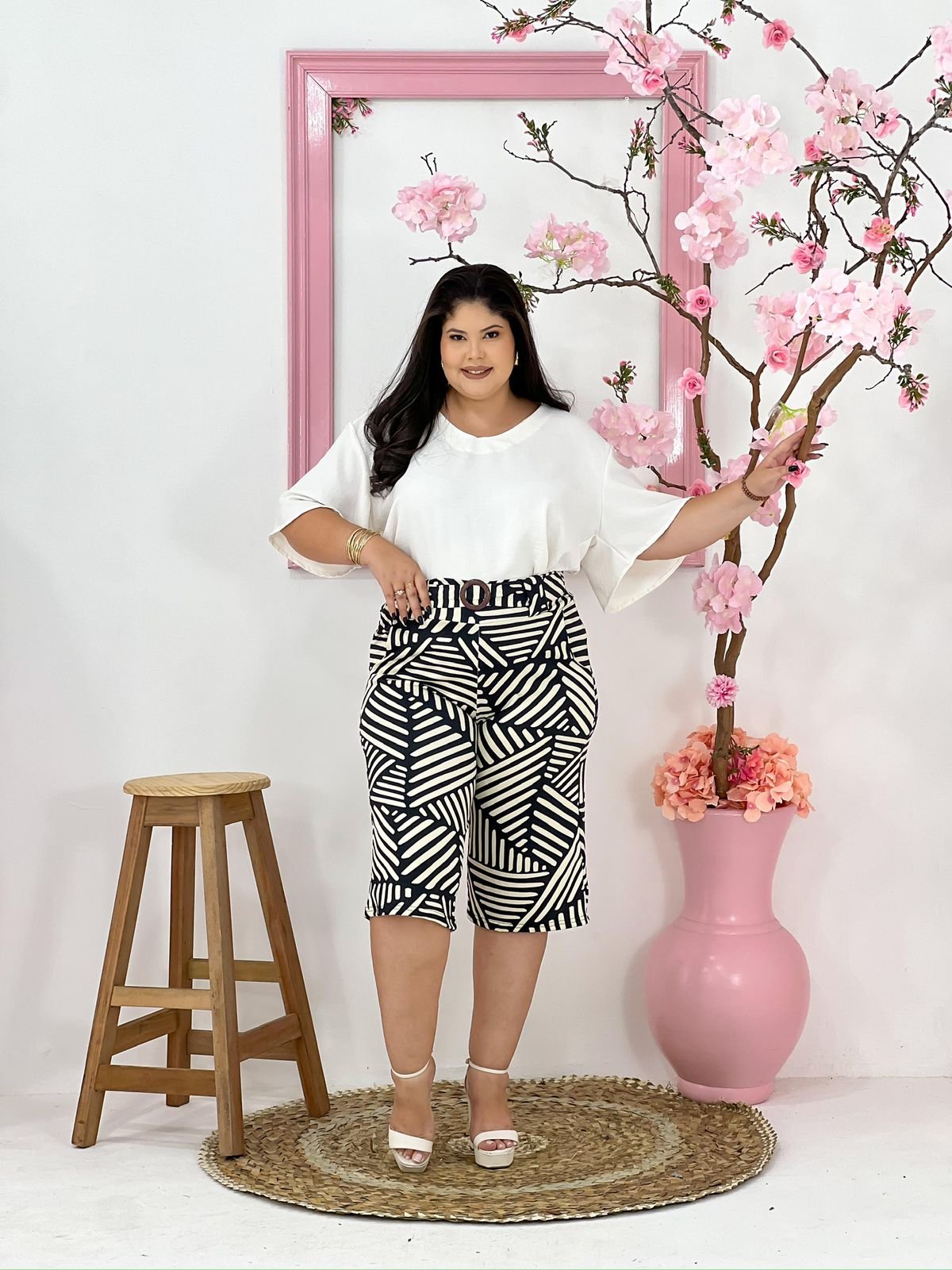 Calça Pantacourt com Fivela Redonda